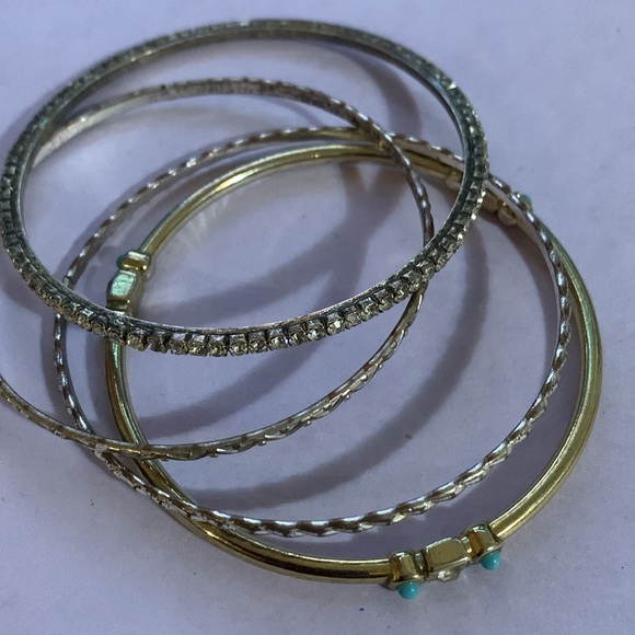Four bracelets - Picture 5 of 5
